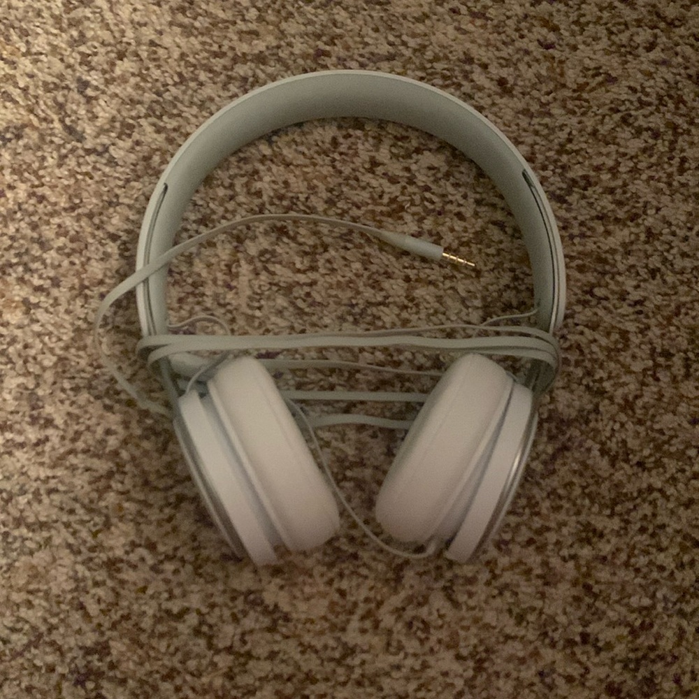 White beats headphones